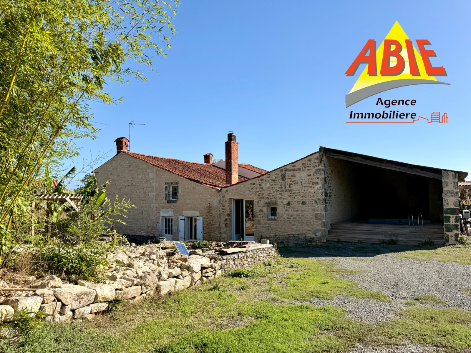Maison 9 pièces 250 m² · à Saint-Michel-le-Cloucq · 250 m² · 199 500 €