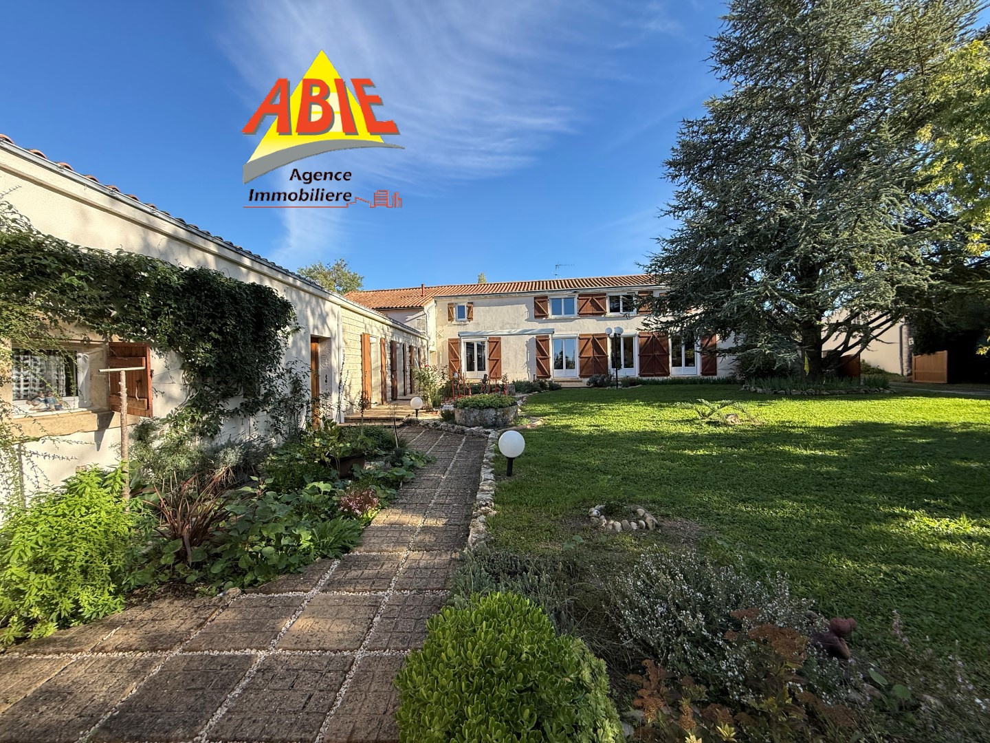 À vendre Belle propriété familiale à BENET