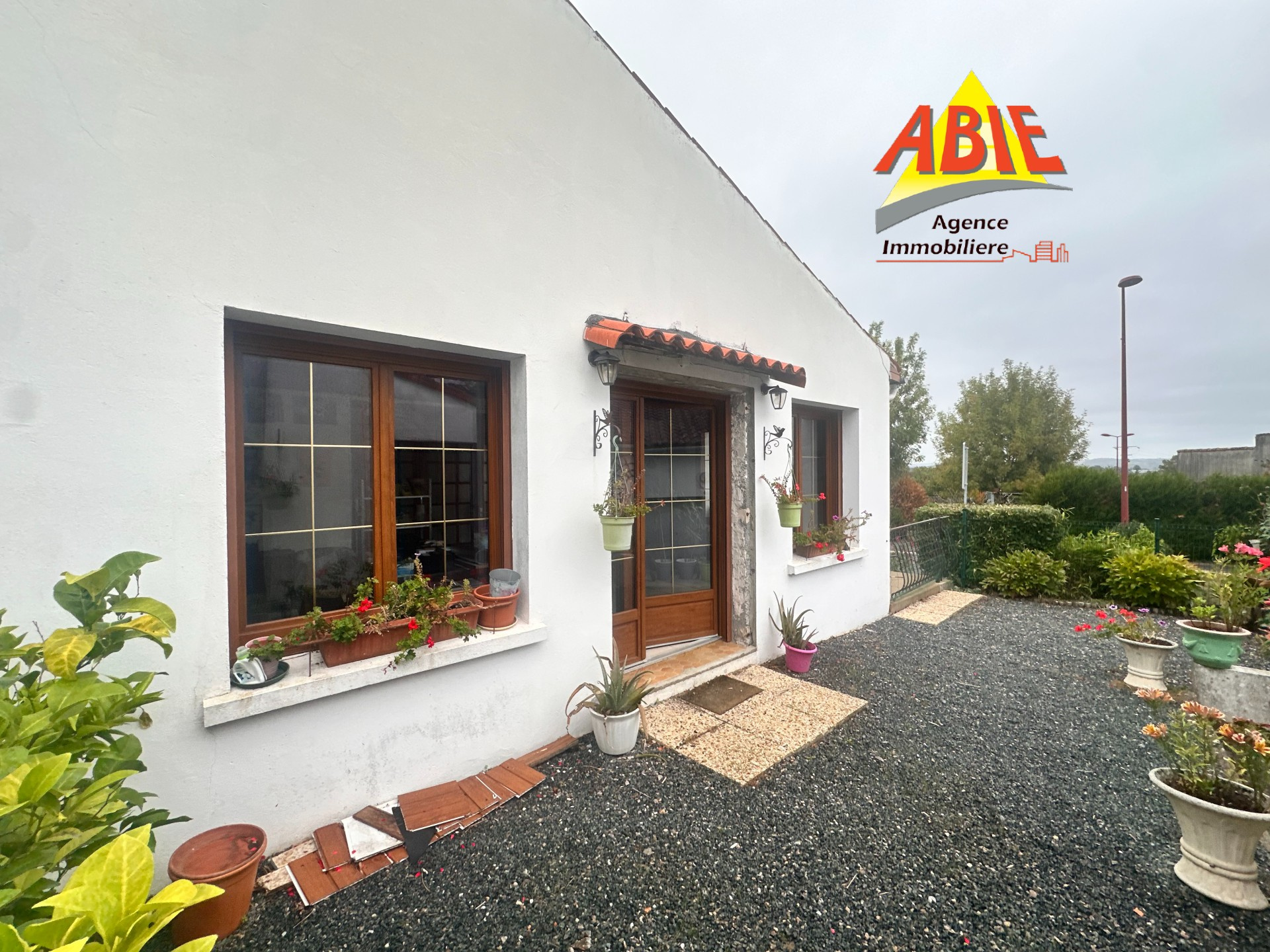 Grande maison avec ancien commerce + appartement indépendant