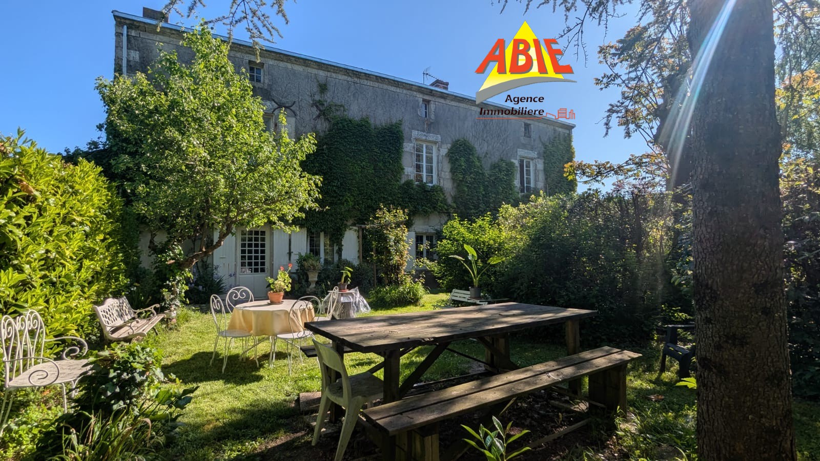 Maison en pierre de 321m2 avec piscine sur Saint-Georges-De