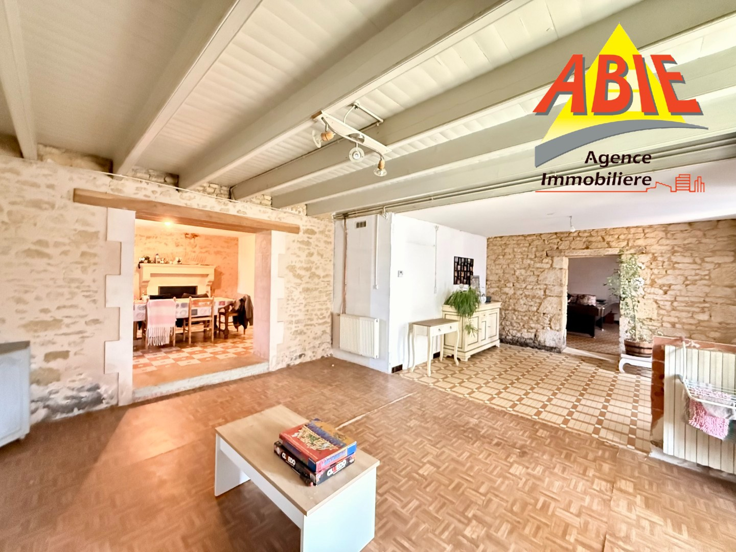 Maison de 190 m2 avec 4 chambres, grand jardin et bois