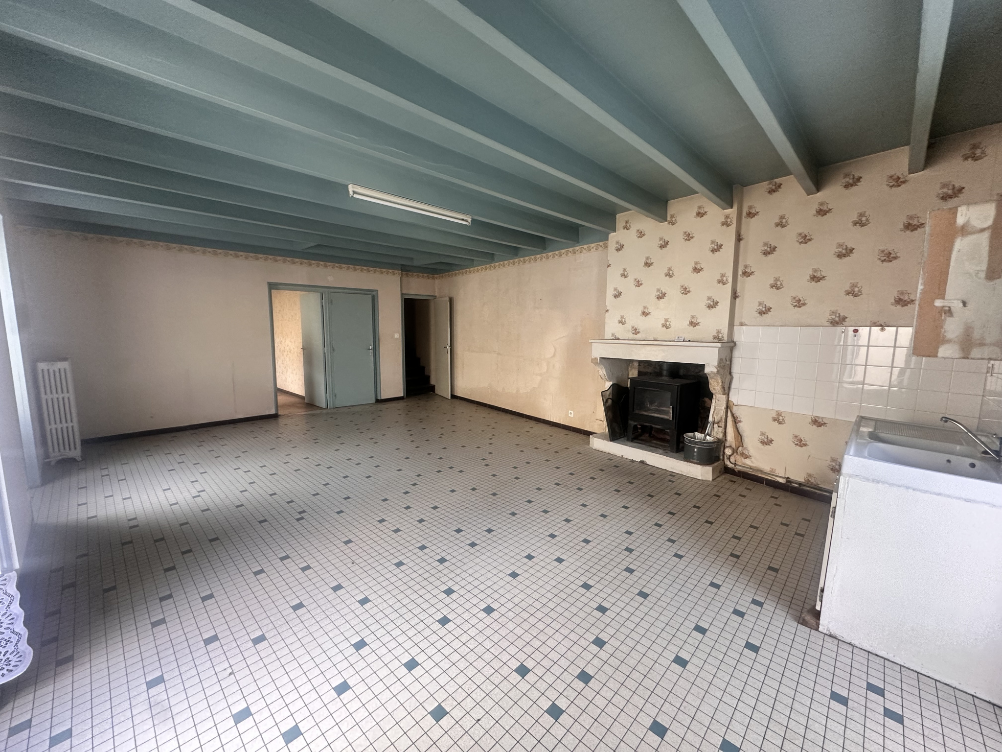 Maison d'environ 130 m2 sur la commune de Coulonges sur l'Au