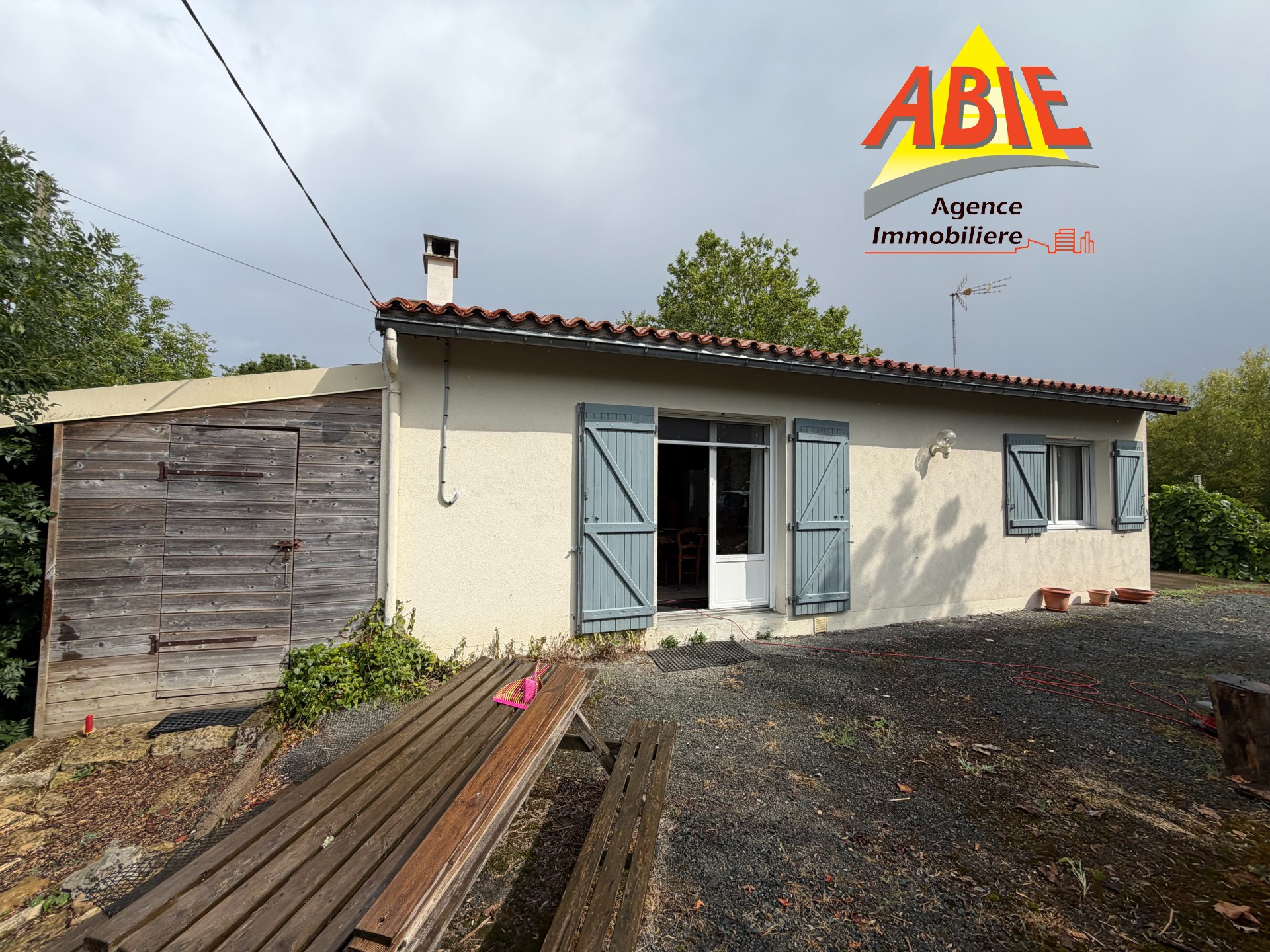 Maison au bord de l'eau sur la commune de Maillé